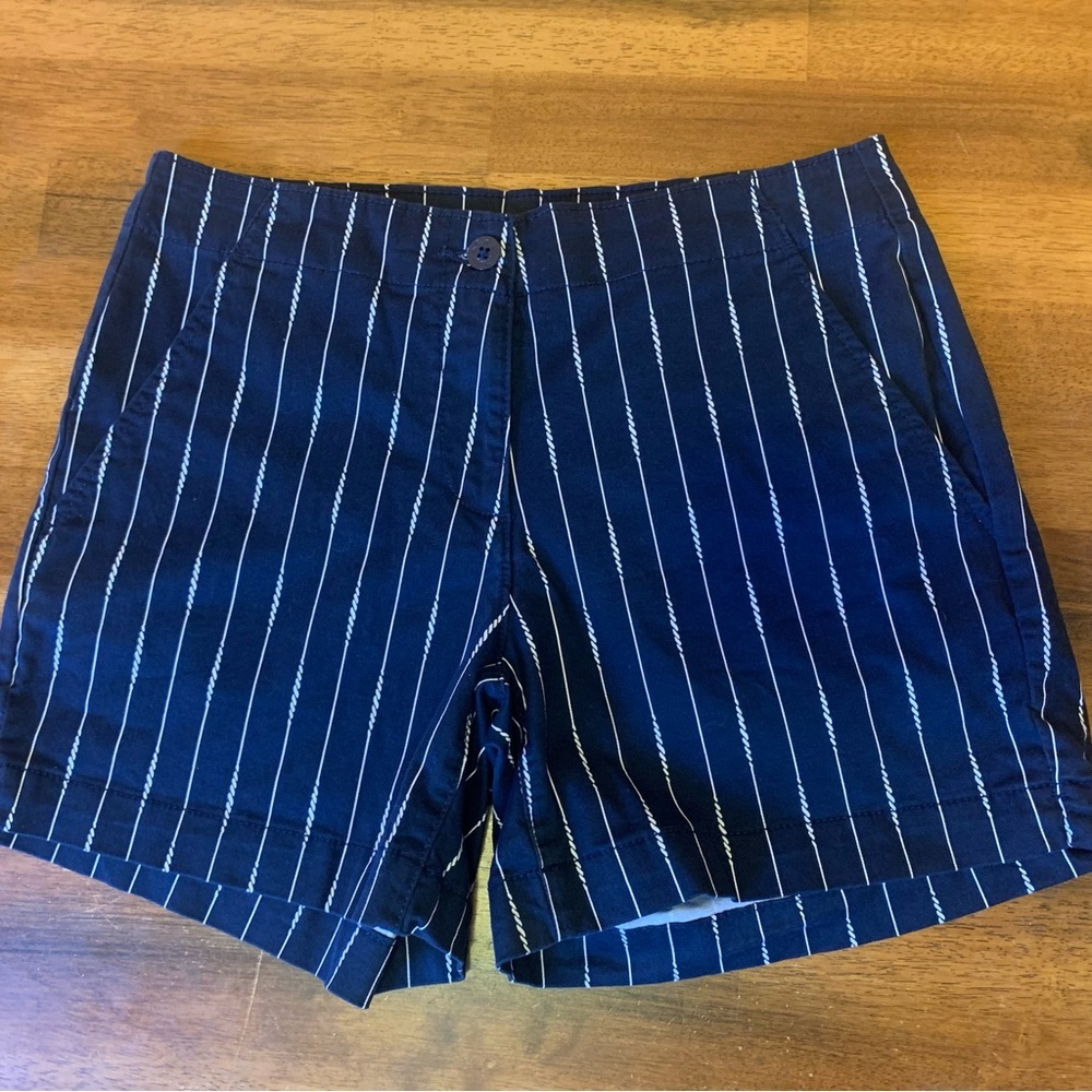 Nautica Shorts women’s 6 navy white stripe nautical mid rise casual